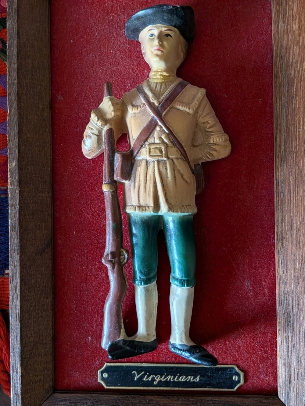 Vintage Framed Virginians Figurine in Red, Green and Brown - Picture 6 of 7